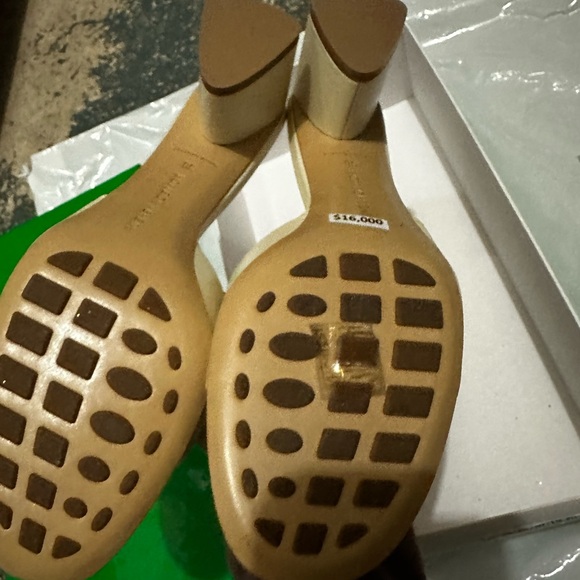 Bottega slides - Picture 1 of 5